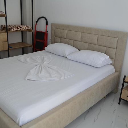 Akil Apartments Sarandë Exteriör bild
