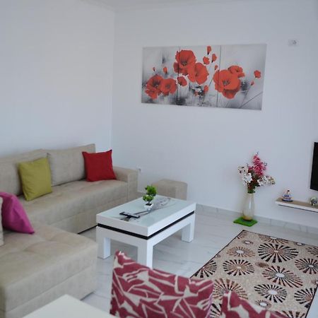 Akil Apartments Sarandë Exteriör bild