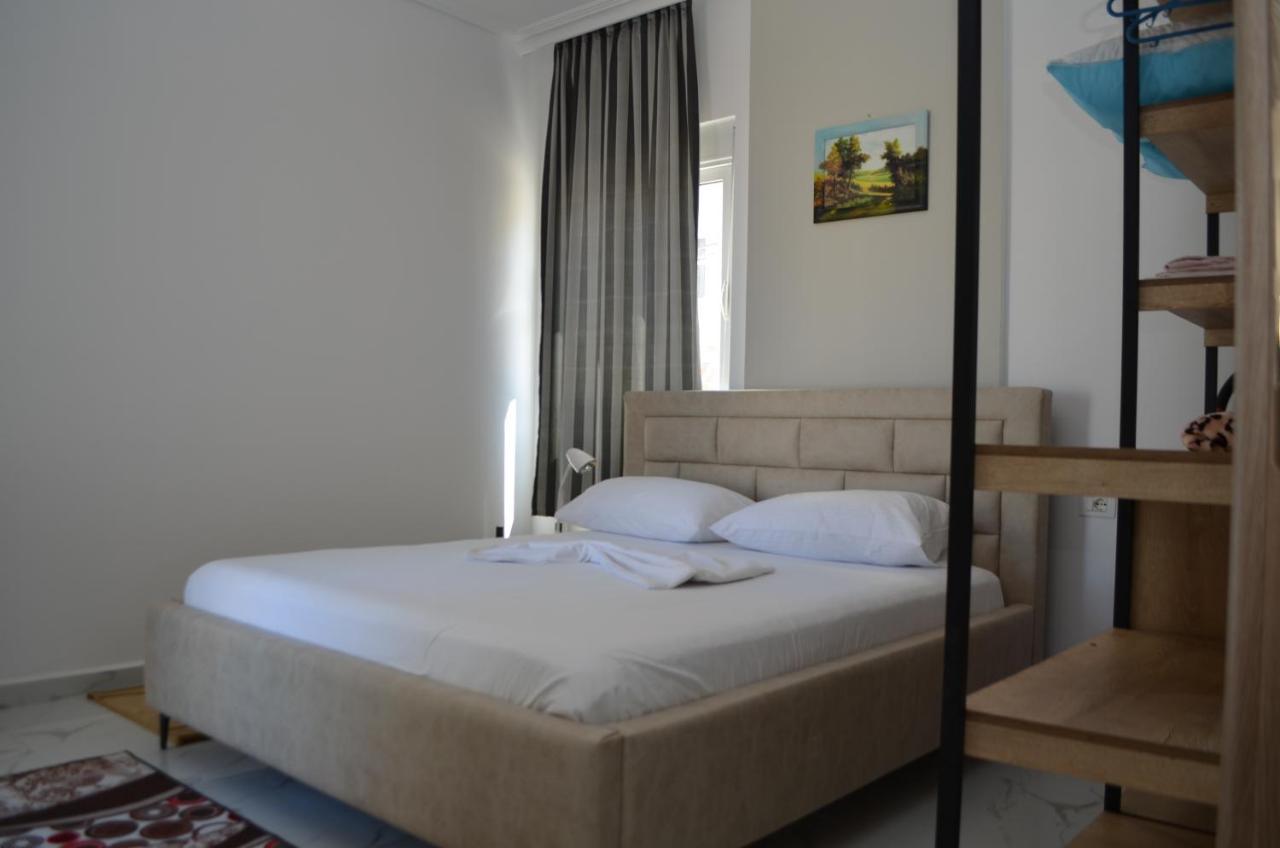 Akil Apartments Sarandë Exteriör bild