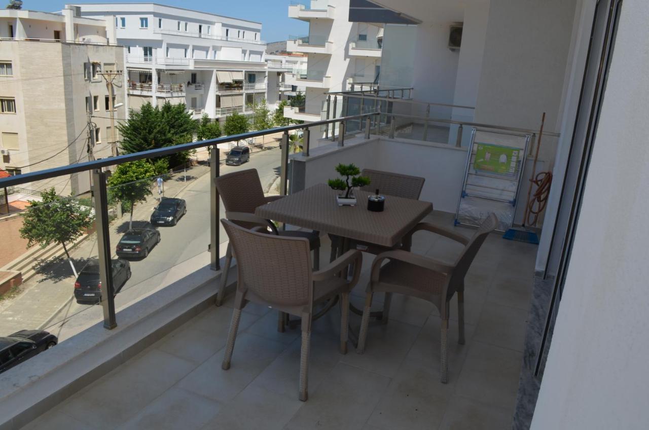 Akil Apartments Sarandë Exteriör bild