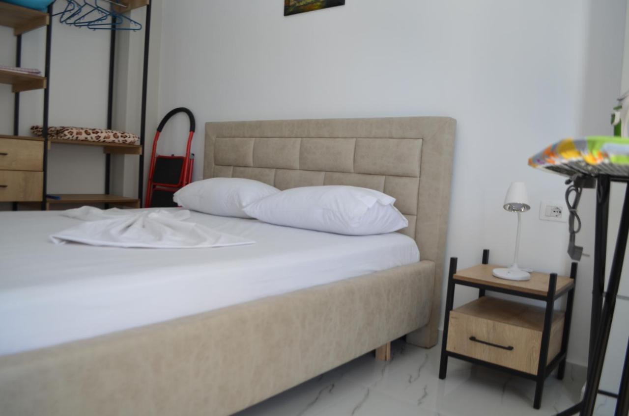 Akil Apartments Sarandë Exteriör bild