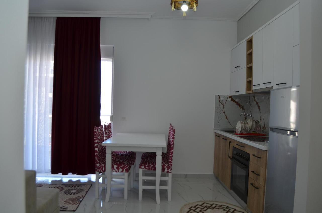 Akil Apartments Sarandë Exteriör bild