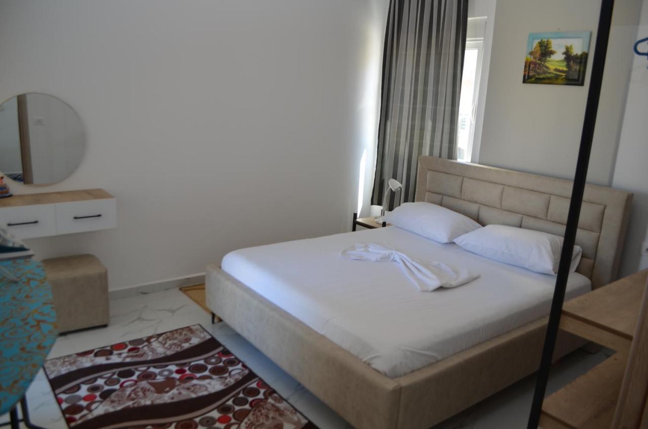 Akil Apartments Sarandë Exteriör bild