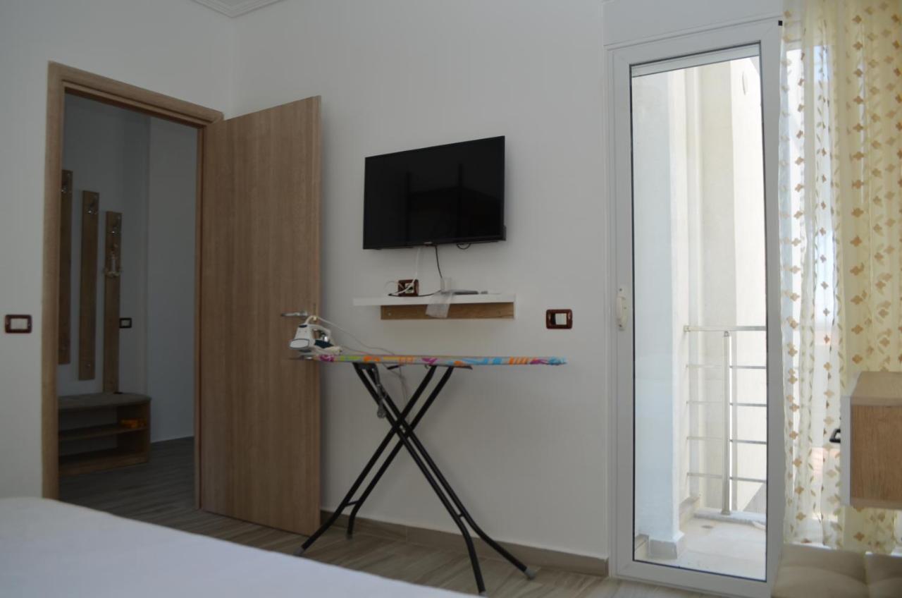 Akil Apartments Sarandë Exteriör bild
